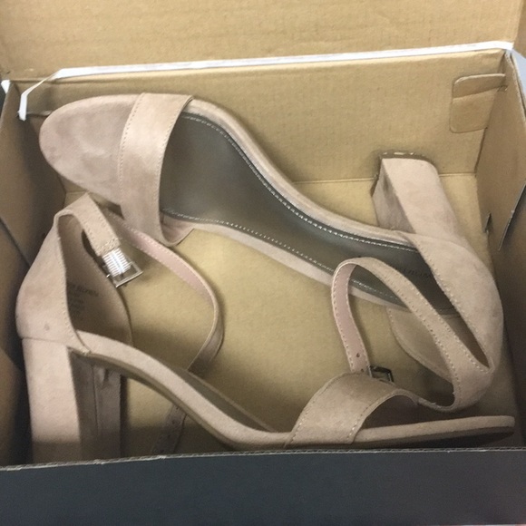 Nude homecoming heels size 8.5 - Picture 7 of 7
